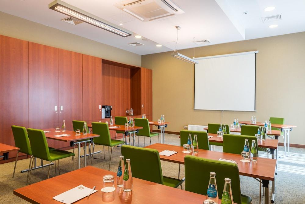 Hampton By Hilton Airport Hotel Varsovia